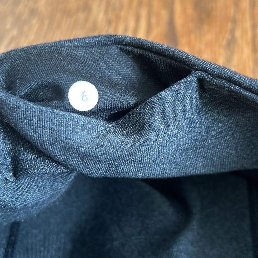 Lululemon Athletica Grove Capri Pants Size 6 - Picture 7 of 7
